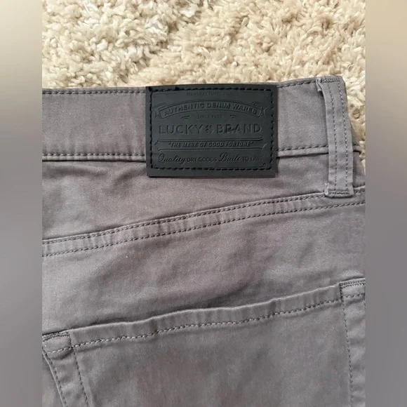 Lucky Brand Men’s 223 Straight Jeans - Picture 4 of 6